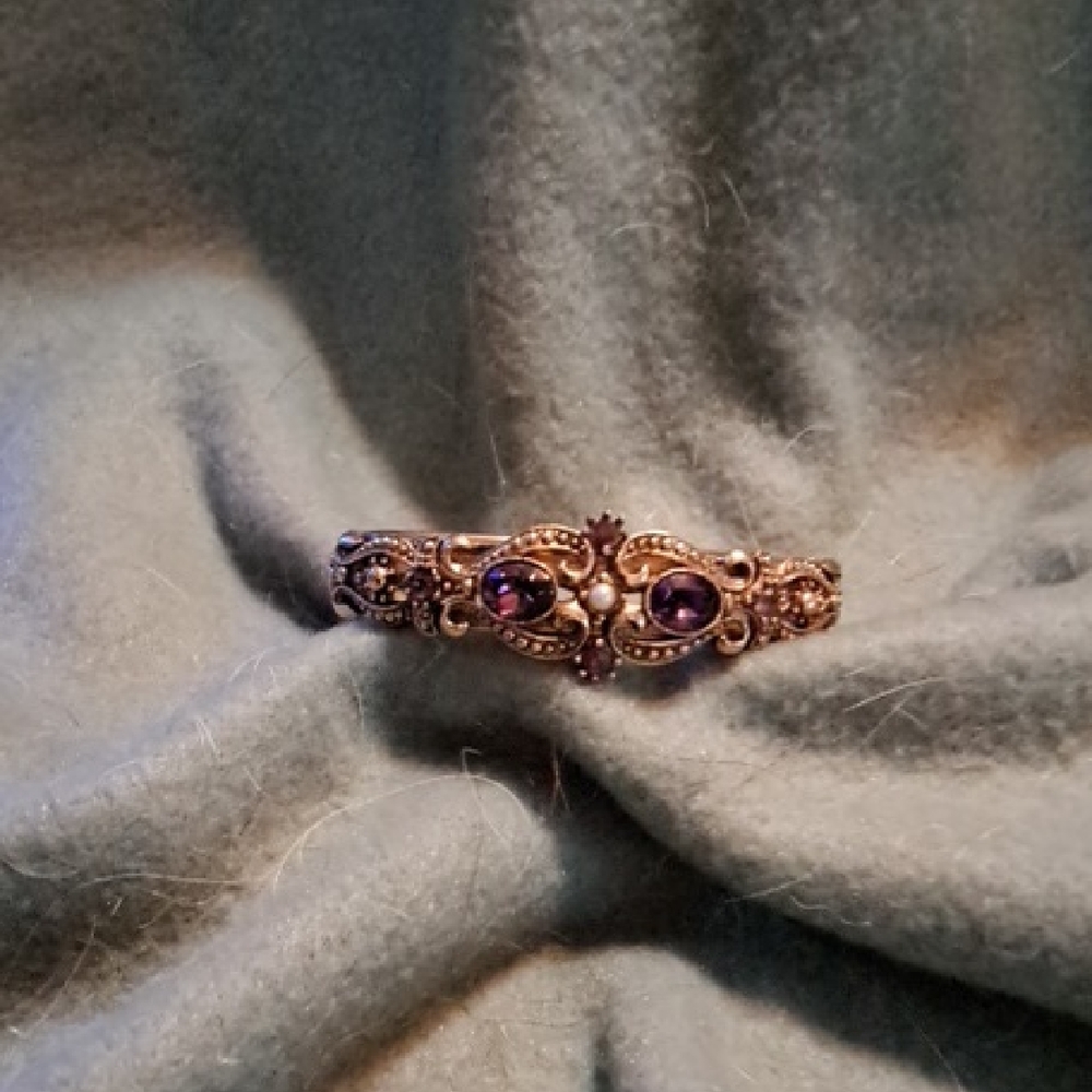 Vintage 1974 Queensbury Bangle Bracelet